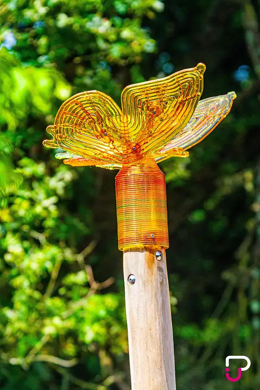 Papillon en matériaux recyclés (PIC)
